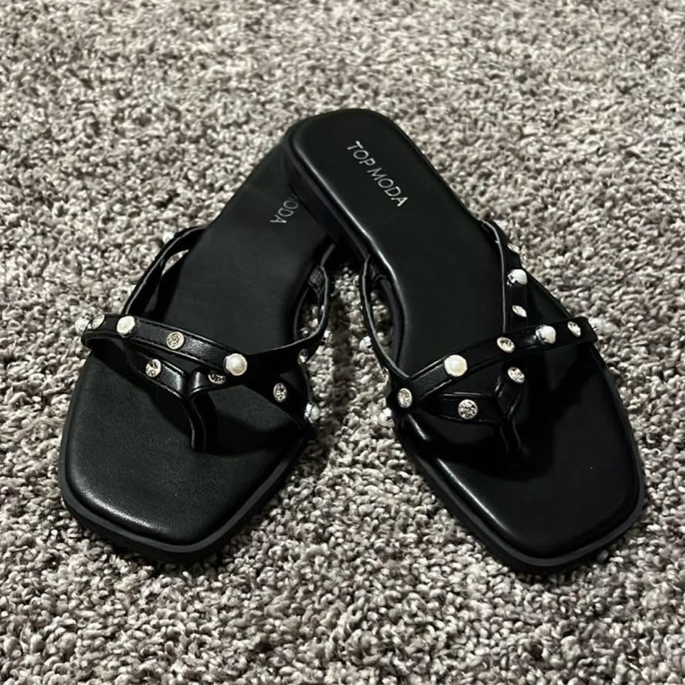 TOP Moda Black Studded Sandals